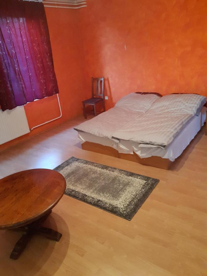 Dunafoldvar Gabor Pal 1 Apartman 1 Szoba מראה חיצוני תמונה